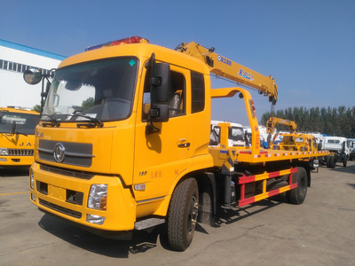 東風(fēng)天錦一拖二帶吊清障車 應(yīng)急救援的多功能利器