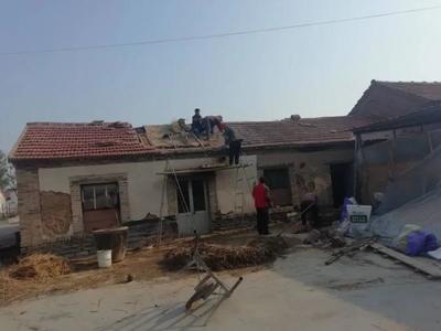 臺(tái)子鎮(zhèn)扎實(shí)推進(jìn)廢舊房屋及殘?jiān)珨啾凇扒辶阈袆?dòng)”與房屋修繕工作，助力鄉(xiāng)村面貌煥新